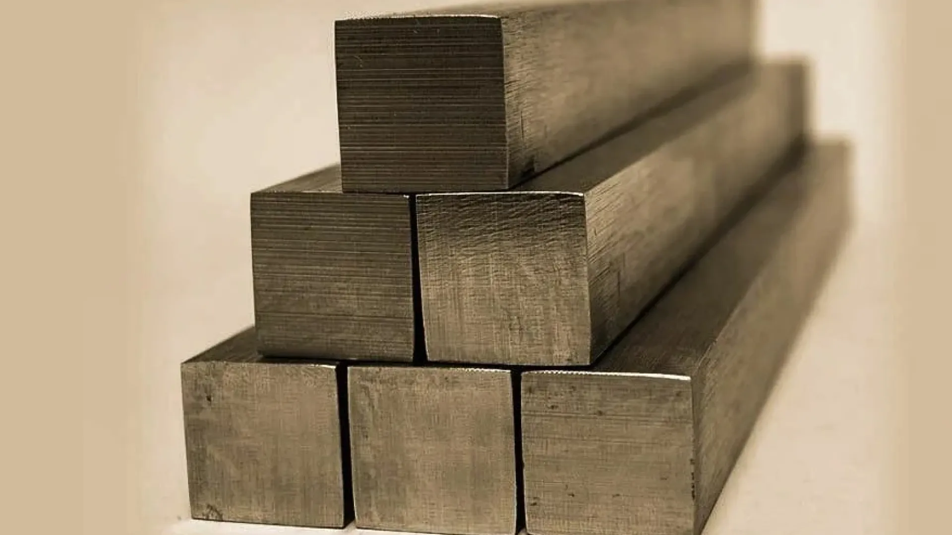 Бронзовый квадрат